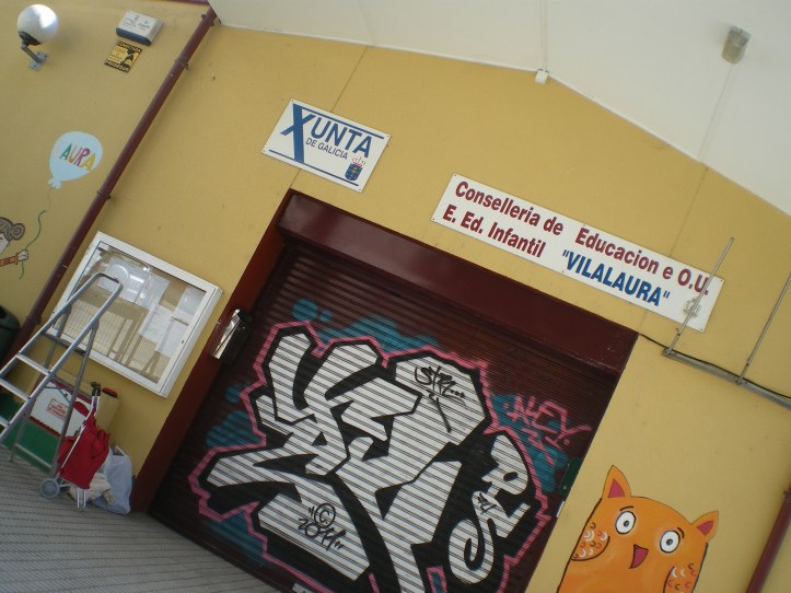 graffiti Verja principal EEI.VilaLaura,Vigo. www.bgophycolorincolorado.com, pintura mural, 